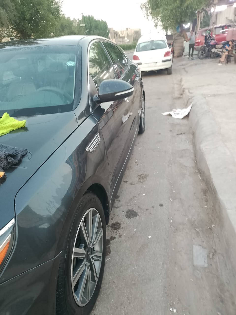 السلام عليكم جميعا
طبعا ميحتاج اشرح الفديو موجود والسياره فول مواصفات ماعدا بانوراما 

سياره باسمي رقم اربيل سنويه باسمي 
ضرره جاملغ امامي والخلفي مصلح بدون تبديل وبدون ايرباك 

عنواني بغداد شارع فلسطين او جميله الاولى 
رقمي بي واتس أب الي يحب يتصل اهلا وسهلا 

***********
