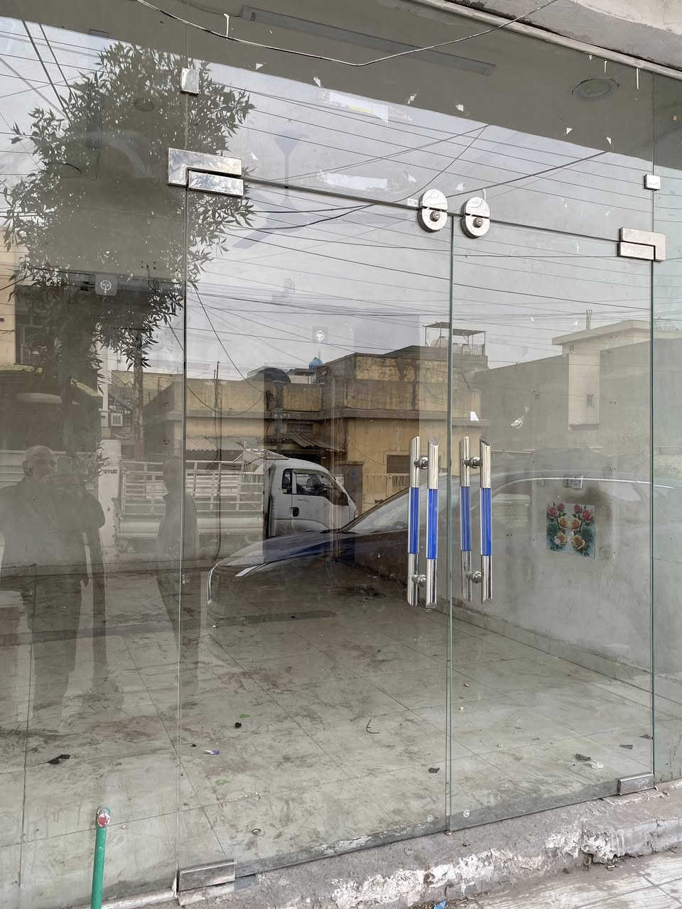 جام خانه للبيع العرض٣متر و٧٥سم الارتفاع ٢متر و٨٠سم مكاني بغداد وهذا وقمي***********
