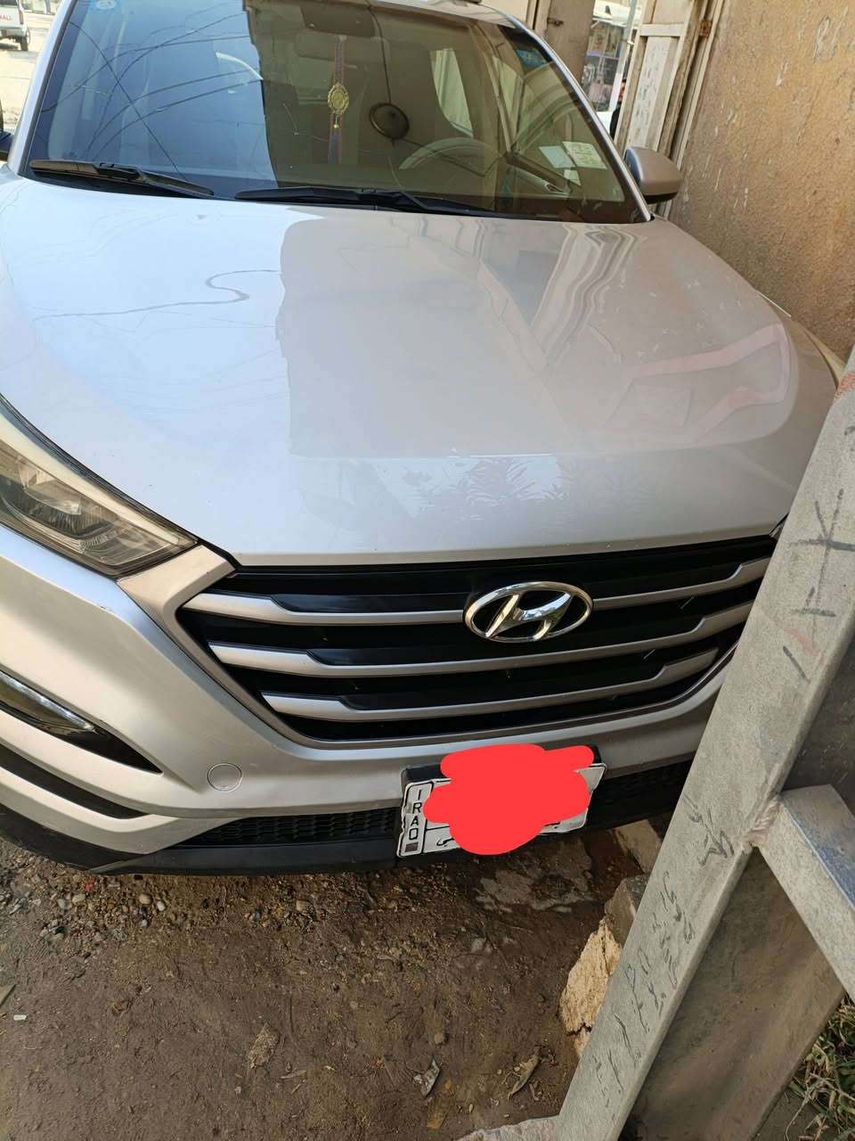 السلام عليكم
توسان للبيع موديل 2017
وارد أمريكي بيها دعامية ال وره مبدلة بلادية واصبعين ب الدور ماشية 78 تخم تاير مكينة 2400 ما مفتوحه السياره جديده 
تبريد وحدادية خير من الله سنوية بسمي تحويل ثاني يوم صاعده هزه سنوية 2028 حسب السونار الي ب الصور
 بيها حادث حسب الصور 
الاتصال على الرقم 
***********
السعر 170
 قادسية قضاء غماس
