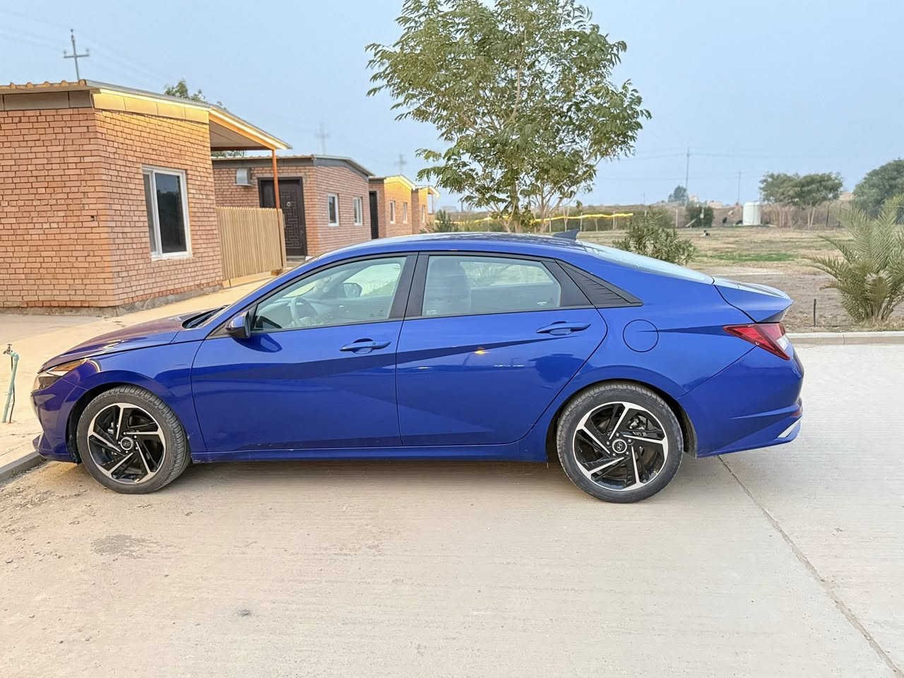 السلام عليكم 
للبيع النترا 2023 
2000 cc دوش سمارت ستريم 
بصمة تشغيل + بصمة ابواب 
اوتو هولد
سايد بريك بصمة 
شحن لا سلكي 
تشغيل واطفاء تلقائي بالازدحام
تدفئة كشنات
تدفئة وتبريد ثلج مناخ منفصل السائق والراكب
مود درايف (سمارت و نورمل و سبورت )
لايت زينون اوتو 
مثبت سرعة 
المحافظة على المسار 
توقف ذاتي 
قيادة الية
ويل كب جيتي لاين 
شاشة عدادات و وسطية متصلة 
السيارة ماشيه بامريكا 95 الف ميل بامريكا وبالعراق 5 الف بس .
حادثها كلش بسيط بارد فقط والصور بالمنشور 
رقم اربيل تحويل ثاني يوم 
هزه وسنوية جدد
بغداد الزعفرانية 
***********
