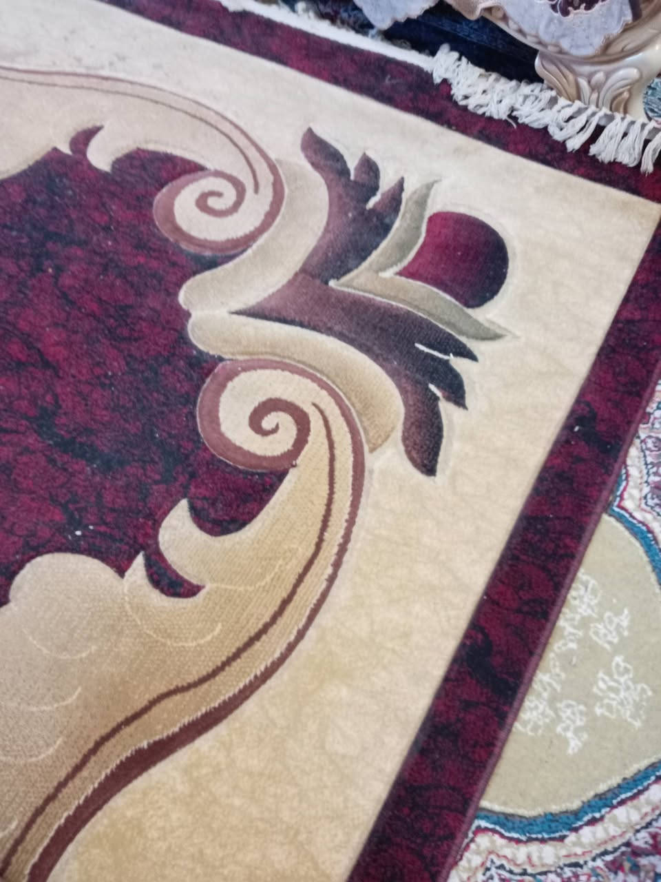 زوليه نظيفه جدآ جديده للبيع الطول ٣م والعرض 5م السعر ٩٠ المكان بغداد تاجي الاتصال ع   رقم *********** بي واتساب
