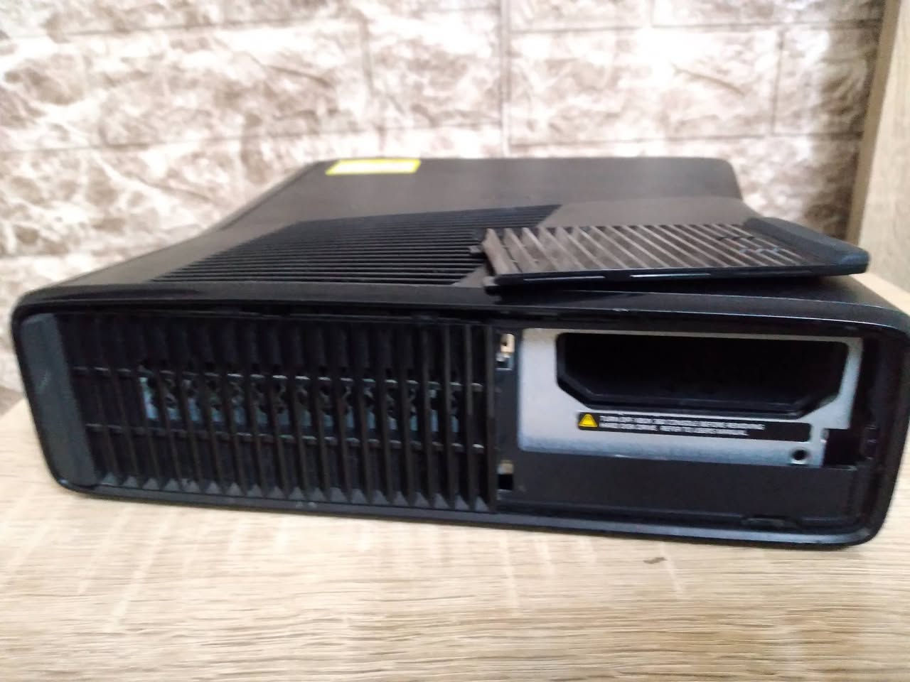 السلام عليكم اخوان XBOX360 الجهاز نظيف ومستعمل هو ملحقاته هاردين و3يدات والدركسون مستعمل اسبوع فقط يحتاج بطاريات السعر 175 الف وبالعافيه على الياخذه


**إذا كنت صاحب هذا الإعلان وتريد حذفه لأي سبب، رجاءا أرسل رسالة إلى الدعم الفني**