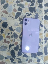 ايفون 11 ذاكره 64 ل البيع  180 وبي مجال مدينه الصدر 07735574150