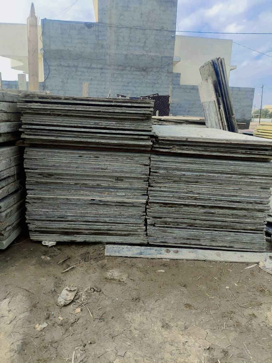 بلايود روسي درجه اولى
نضافه ٩٠٪
مثقب شي قليل منه 
الموقع ديالى بعقوبه
العدد ١٥٠ طبقه
القياس مترين ونص * متر وربع ستندر
***********
