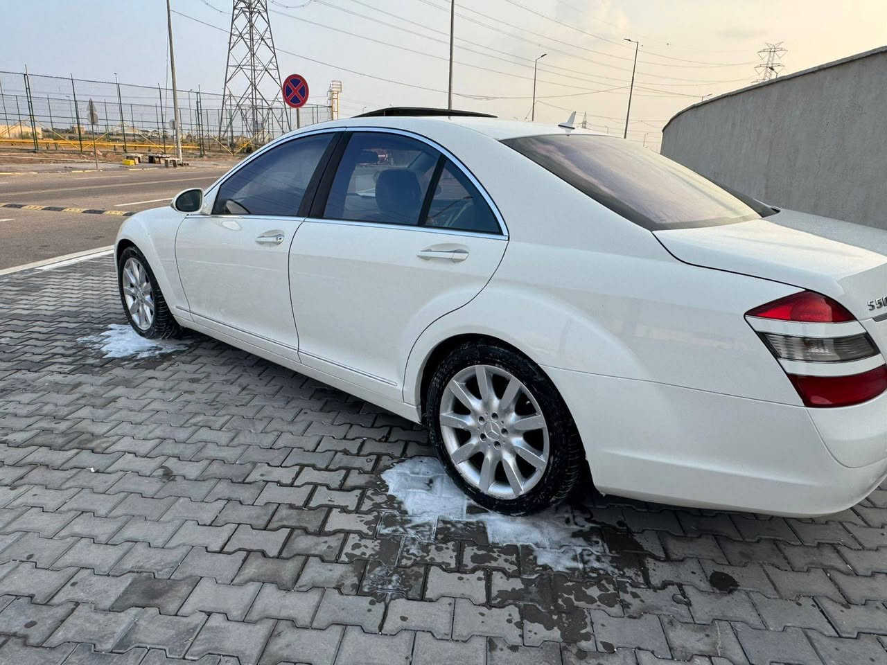 السلام عليكم
#ادوات #ادوات #ادوات 
مارسدس 500 فول مواصفات
#مكفول گص وفتح وعشائر
#موديل 2007 
جاهزه 100/100  بدون نقص 
#المكان البصره 
محرك  8  سلندر 
#السعر 95  
***********
