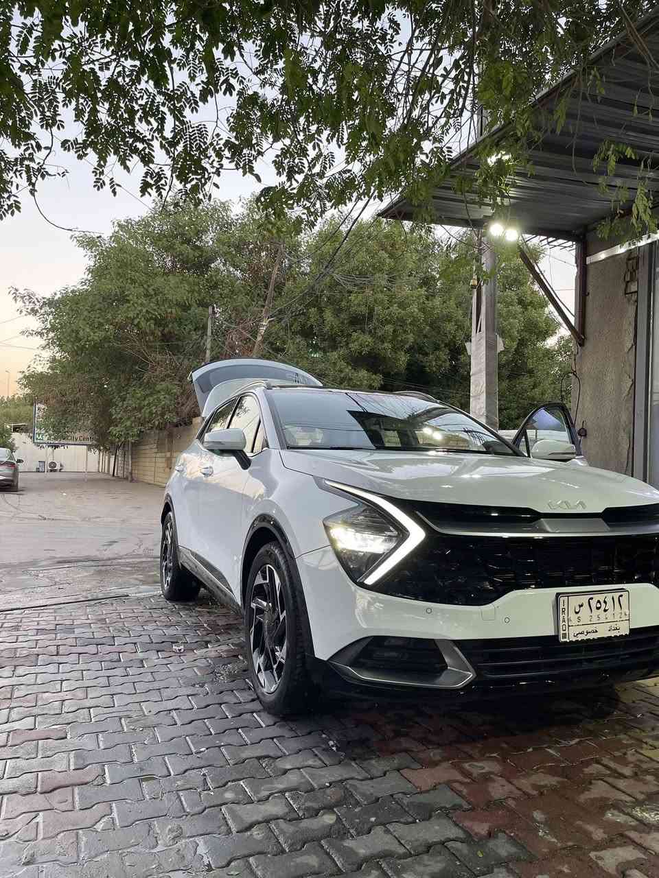 السلام عليكم
سبورتج 2023 للبيع السياره مكفوله كفاله عامه 

رقم بغداد بأسمي الدولية  ماشيه 37 ألاف 

فول مواصفات 

بصمه تشغيل

بانوراما

تدفئة بالكراسي الامامية

كراسي كهربائية ⚡️ 

حساس امامي خلفي 

لايت زنون 

بك لايت Led 

شفتات ستيرن 

تحكمات ستيرن 

شاحن واير ليس 

شاشه متصله 

مكينه 2000 دوش 

ويل 19

للاستفسار ***********
