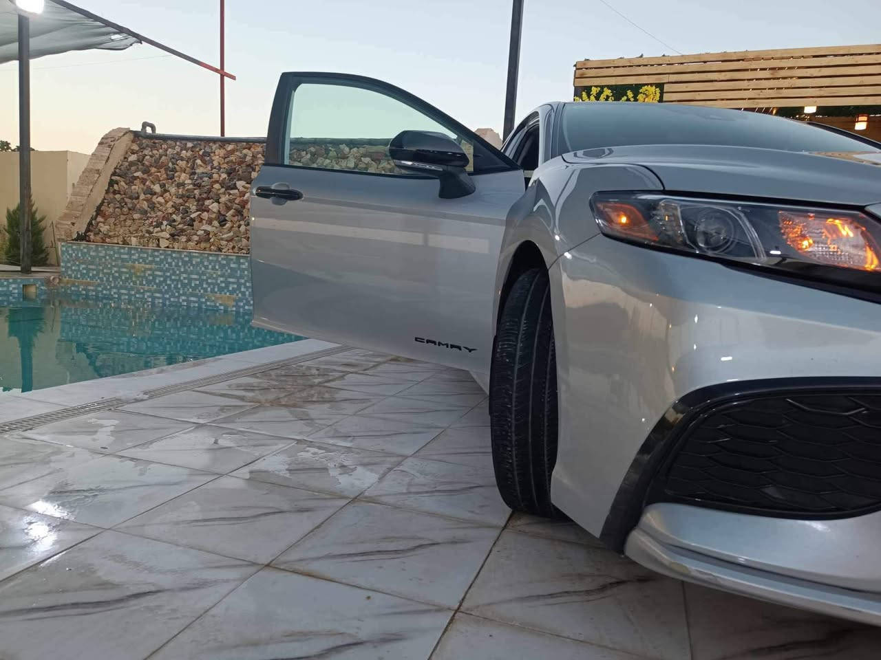 سلام عليكم
كامري موديل 2022 هايبرد فئه SE فئه night shaid حادثها كلش حلو بدون تبديل بدون صبغ فقط الدعاميه مبدله بوحده بلاديه ماشيه 62 كليو وليس ميل سعرها 22 الف وبيها مجال 

مكاني بغداد الغزاليه 

***********
