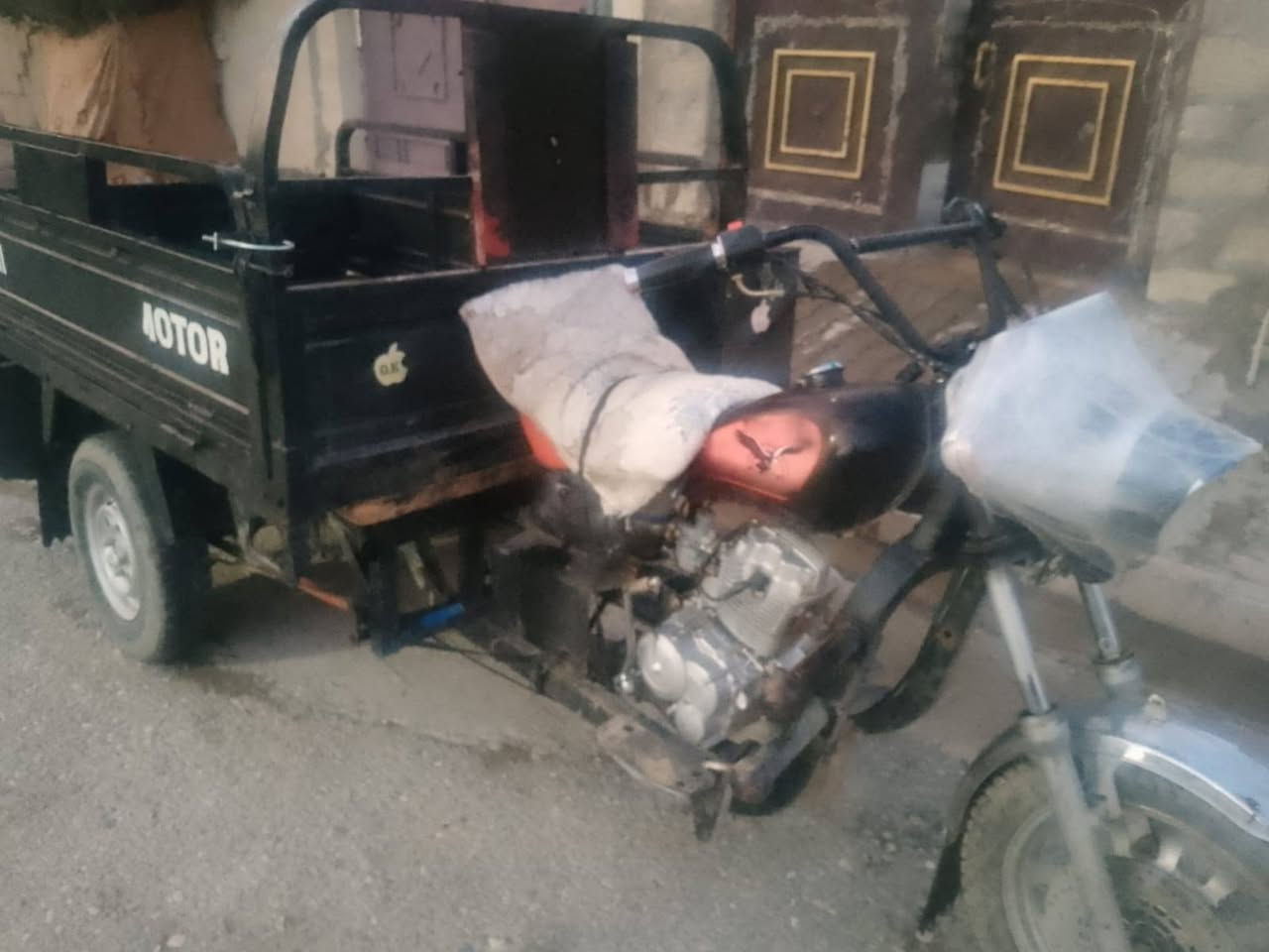 ستوته البيع موديل ١٦محرك ٢٢بعده ما مفتوح مصبوقه صبق عام نشاط معدل خير من الله شاصي اكسن ركبه محرك كهربيات كله شرط ستوته ما بيهه نقص برقي س٧٠٠بيهه مجال اني مكلف بل نشر خابر ودلل ***********
