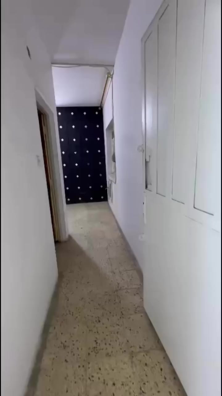 يوجد شقه ايجار شبابيه الغدير أو مكاتب مساحه100متر طابق ثاني درج بناء 🏢مرتب 2غرف نوم مطبخ معزول صاله خدمات السعر 600الف قرب شارع التوت أو طلاب ***********
