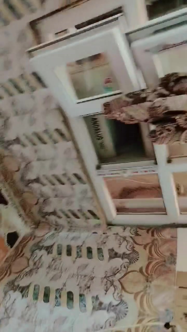 السلام عليكم بيت للبيع مفرق تلكيف  خلف اسواق الشام بيت طابقين فول سيراميك مساحته 110 واجهه 10 بيوصل بلديه بيت مربع بيت جديد رقم التليفون ***********

