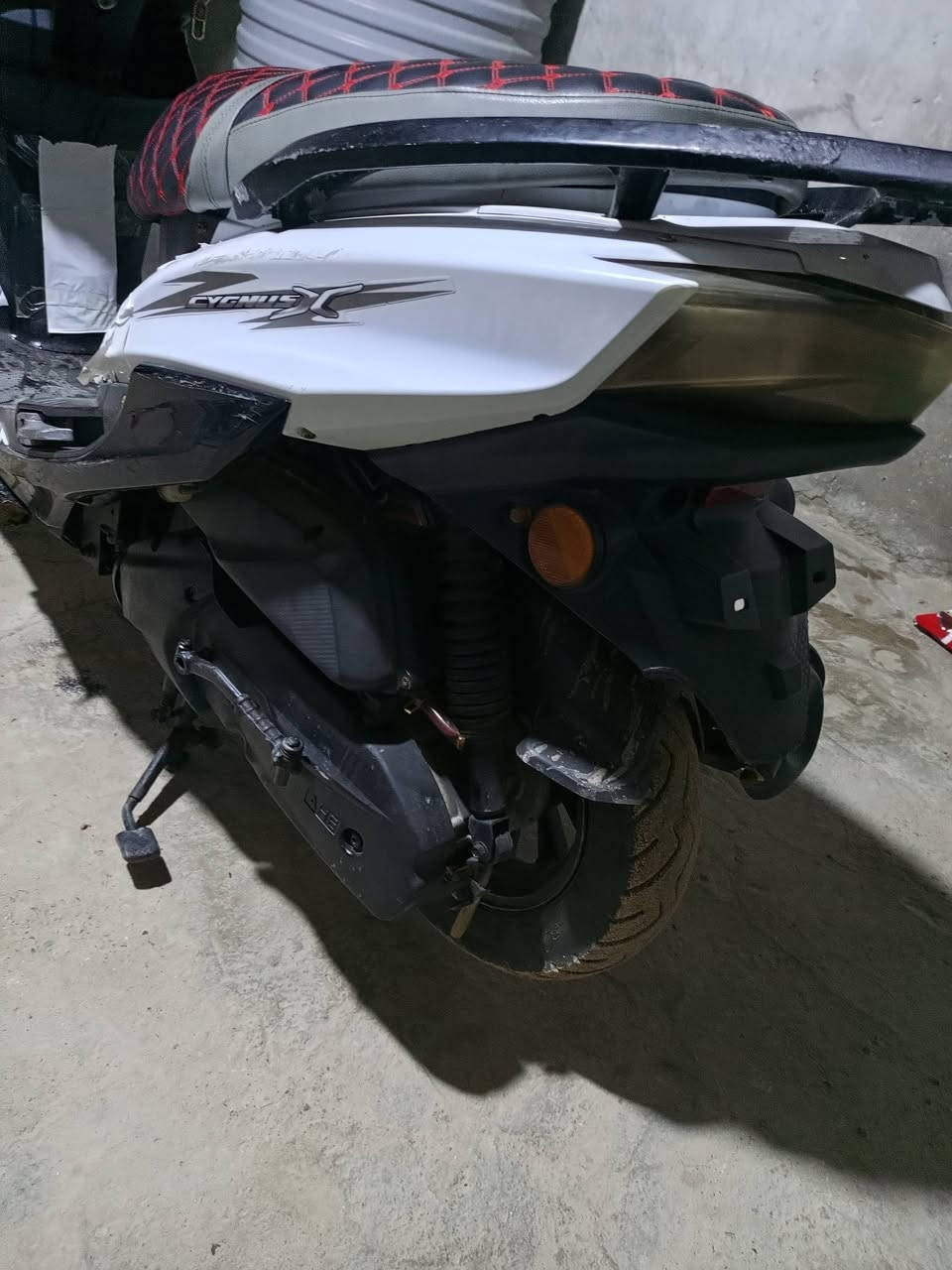 السلام عليكم دراجه سكنس اصوليه نضيفه وكلشي شغال بيها اشاير لايت عالي ناصي سلف هندر فقط كيج البانزين فالت السعر 450عنوان البصره جبيله رقمي ***********
