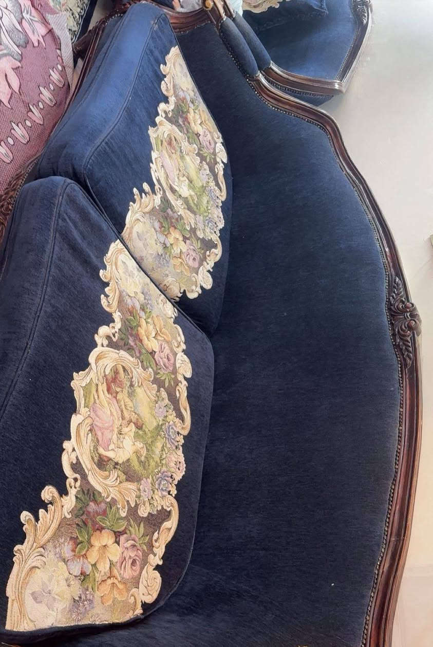 تخم زان مصري مع ميز طعام مكان حي العدل ***********
