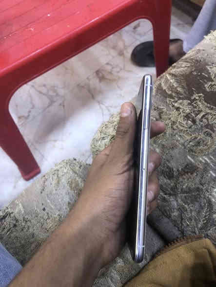 السلام عليكم ايفون ١١برو ماكس
بطاريه ٧٩بلاديه
الجهاز كله بلادي
برغي ما مفتوح بي 
للاتصال ***********
النسخه الايابانيه جهاز مكفول
مكاني ديوانيه
