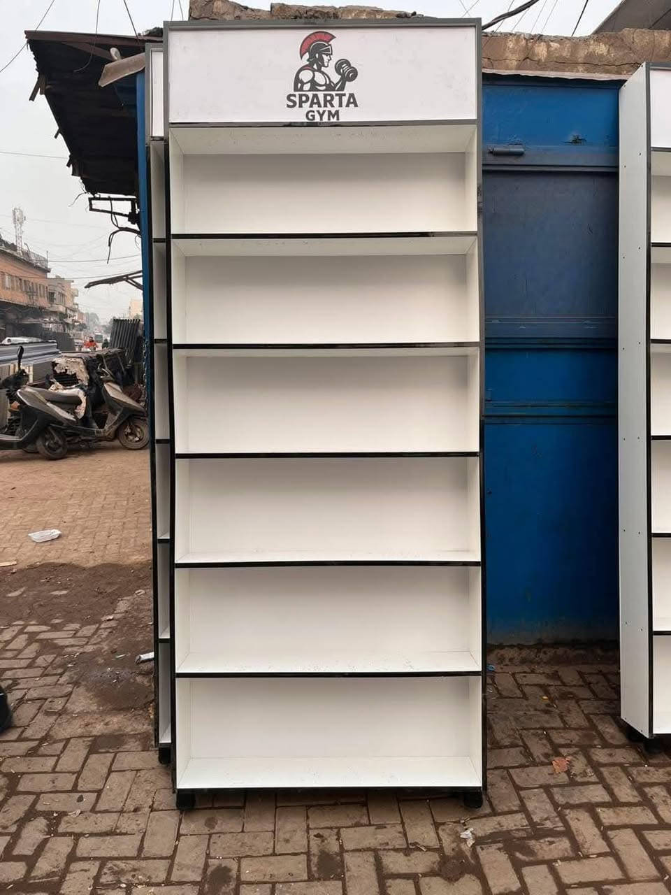 سلام عليكم يتوفر فاترينات جميع الالوان ولقياس فقط رفوف ب٥٥ القطعة وتوصيل ع قطعة ١٥ اذكمية سعر يتغير ‏‪***********‬‏
