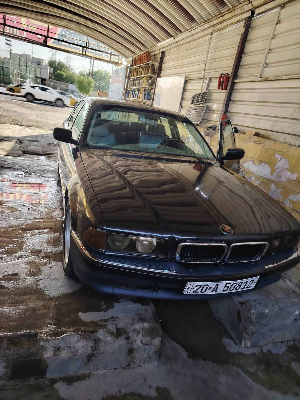 سلام عليكم  للبيع بي ام كاسحه مديل 97 سياره حلوه بس كيرها كايم يعني يحرك نمره 3 مكينه 40 نضيفه حداديه كشنات كهربائي فتحه سقف  شويه تعبانه سياره مال تعمير سعر 38 وبيها مجال  ابيع كوم حديد الك يمي  بس راعي مكان نجف ***********//***********
