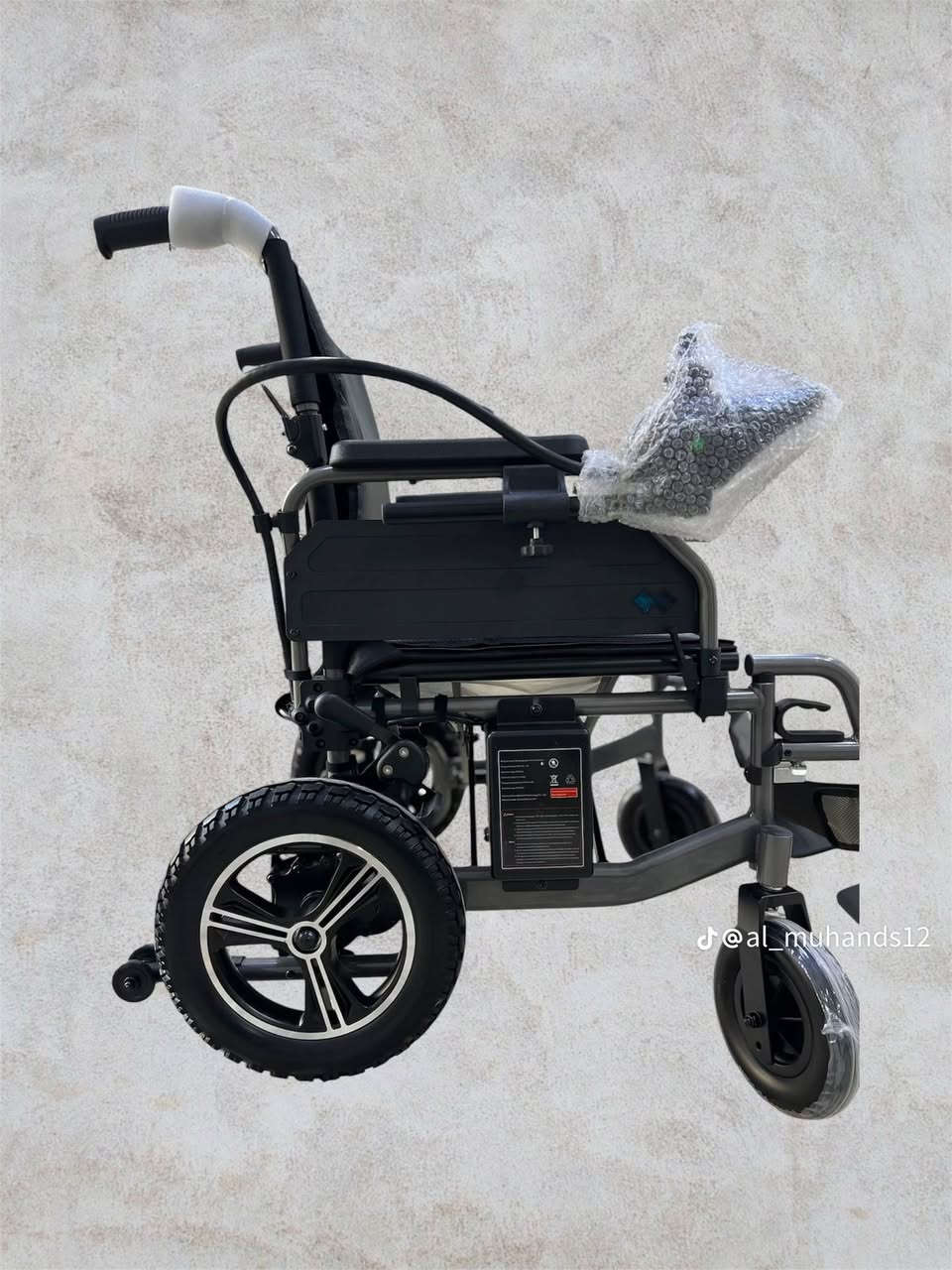 السلام عليكم
عربة معاقين كهربائيه بطاريه ليثيوم على الريمونت او بدونه تشتغل جديده

✅ خفيفه الوزن 27 كيلو

✅ سهوله التطبيك

✅ مسموح لها بالسفر

✅ ترهم داخل السياره

✅ بطاريه جانبية بحجم 15 كيلوا

✅ جوانب متحركة

✅ حجم المقعد 51cm

✅ اطارات ربل متينه وسهله الحركة

✅ تصميم مريح

✅ مثاليه لكبار السن وذوي الاحتياجات الخاصة استخدام قليل 

حط سعر الها وبالعافيه عليكم 🙏🏻

 للتواصل خاص او على الرقم ‏‪+9647708457157‬‏


**إذا كنت صاحب هذا الإعلان وتريد حذفه لأي سبب، رجاءا أرسل رسالة إلى الدعم الفني**