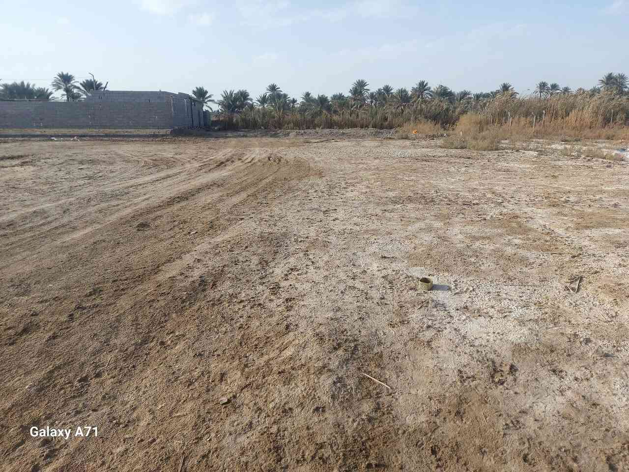 قطعه للبيع مساحه 200 م طريق سوق فظليه قريه الزهراء.شارع مدرسه خدمات موجوده. سعر 5اونص للستفسار ***********
