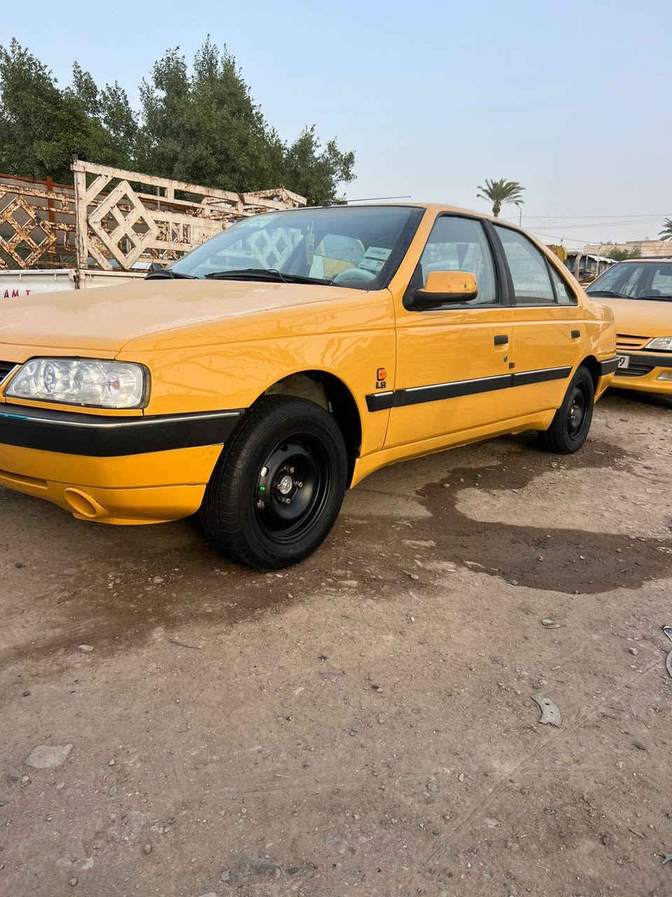 السلام عليكم بيجو لميس 2015
رقم بغداد هيئة مصفره سنويه جديده 

صدر جديده تخم تاير جديد تبريد تدفئه 

مكينه فرنسي لا تبخير  لاتنقيص سستم سماعات منضومه زنون سياره عل وضعيه 

الشركه سياره احلى من صور 

مكاني/بغداد 

الشراي يتصل / ***********
