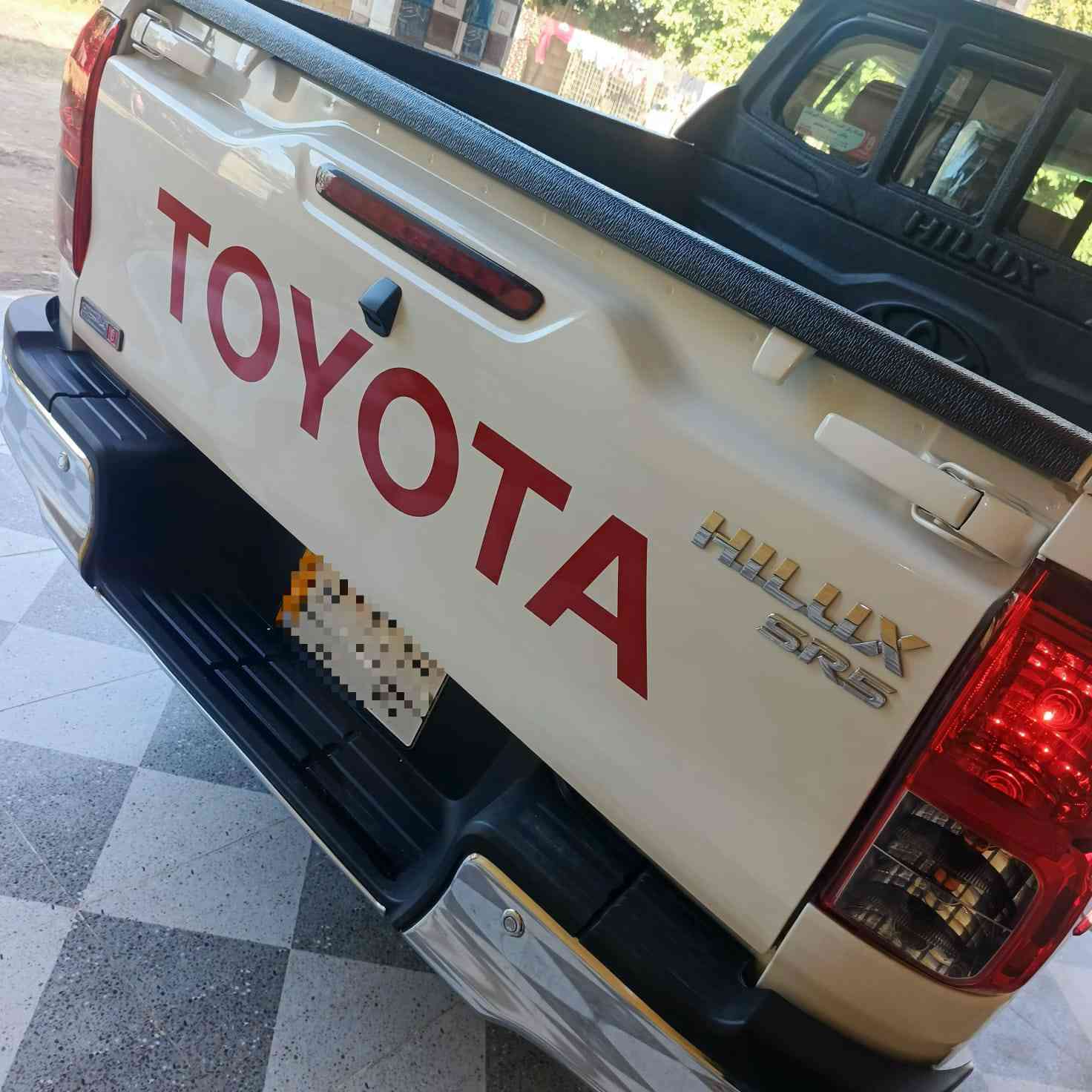 سياره هيلوكس ناصي اوتو ماتيك SR5
كفاله عامه باسمي تحويل ثاني يوم الرقم بغداد 

ماشيه 9999 
موديل2023

رقم صاحب السياره***********

الرقم الثاني ***********

السعر 295ورقه
