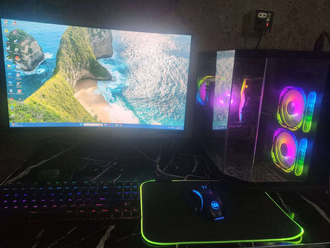 تجميعة كيمنك
معالج intel i5 12400f
كارت شاشة asus rtx 4060 
هارد 1تيرة m.2 lexar nvme
رام 16 
مذربورد B760 D4
بور بقوة 650 واط 
كيس 3 مراوح ارجيبي 
ومبرد هوائي للمعالج 
شاشة  Gigabyte 180 hz حجم 27 انج تدعم hdr منحنية
ups online 12 V 10A
كيبور ميكانيكي فول ارجبي متغير الالوان Redragon
ماوس كيمنك من Redragon
وهيتفون كيمنك صوت قوي  وماوس باد بي اضائة
حاسبة جدا نظيفة ومستعمل شي قليل جدا مشترية قبل 5 اشهر معالج وكارت حرارة على لعبة بتلفيلد 6 متعبر 60 بخمسينات اداء قوي وقطع ماركات قوية رايدة مليون و200 كلة ابيع شلع مكاني بغداد


**إذا كنت صاحب هذا الإعلان وتريد حذفه لأي سبب، رجاءا أرسل رسالة إلى الدعم الفني**