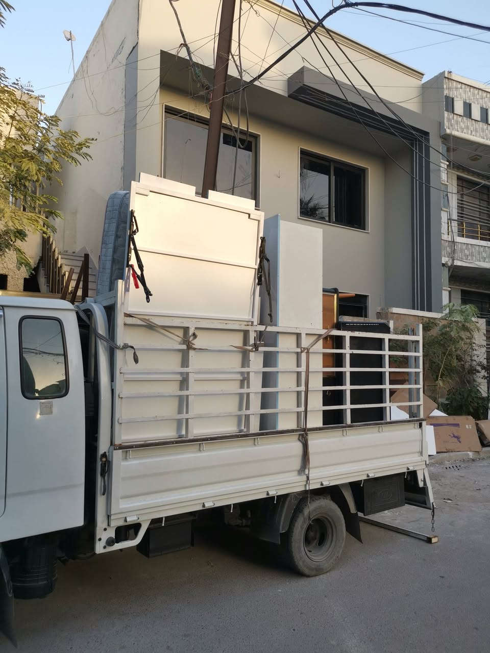 لنقل الاثاث العام***********
 السلام عليكم زبائننا الكرام
لاتفكر نحن في خدمتك
لنقل الاثاث العام 🏣 كادر متخصص من سياره كبيره هينو وسياره صغيره كيا 🚛🚛 وعمال متخصصه بنقل الاثاث👨‍🔧👨‍🔧ونجار لفتح الغرف والشد 🧿عراقي🇮🇶🧿تركي🇹🇷🧿ماليزي🇹🇷🧿 و🤴.. اتصل والباقي علينا..
