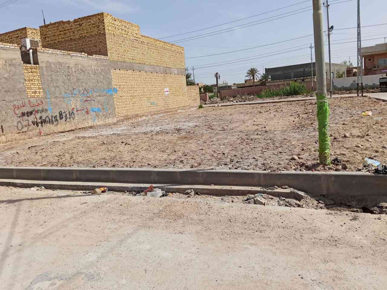 سلام عليكم قطعه ارض للبيع مساحه 325 طابو صرف  على بعير ركن على ثلاث شوارع مقابيله مدرسه الصينيه ومنتزه ماي مجاري كهرباء هاذء رقم راعيه *********** مكلف بل نشر مارد خاص بدون ازعاج
