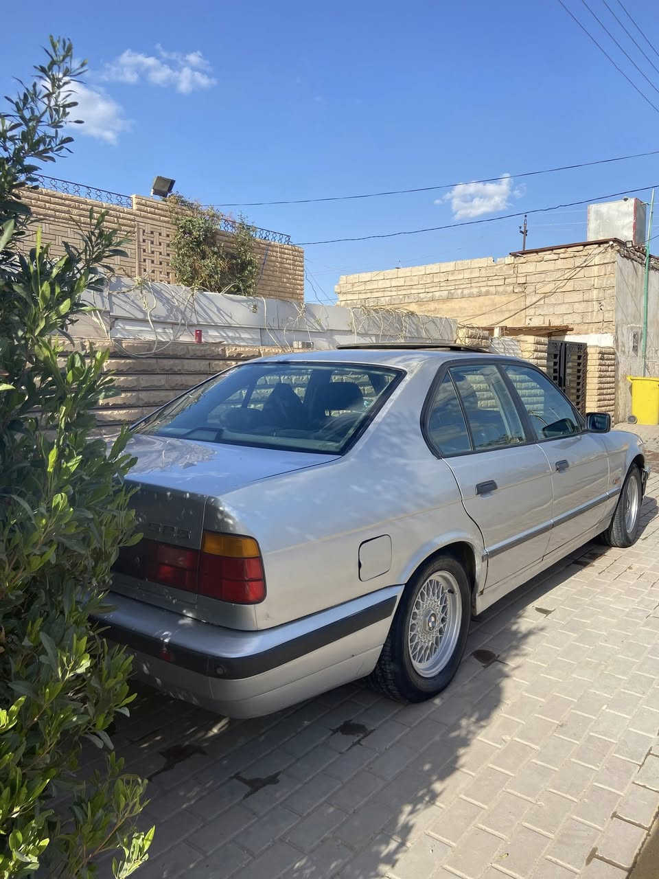 السلام عليكم ورحمه الله
بي ام دبليو 525 اصل وارد الماني موديل 1992 مسكر 

صبغ عام جمالية بدون حادث شواصي نضيفه السياره بدون خياس ☪️

…
مراوس يرهم حسب القناعة
…

رقم بغداد  دولي جديد  سنويه ل 2029 + تحويل مباشر ✅

ويل خليه بلادي ✅

دعاميات M 

منظومة بانزين تخبل مناقصها شي

 سلايت شغال 

مسجل شاشا اصلي 

تدفئه 🟠

تبريد ثلج ✳️

غرفة كاملة جديده جلد اسود  ✔️

4 جام اوتو ✔️

تحكم مري اوتو✔️

دبل ايرباك 

محرك بشرط✅

كير اوتو بشرط✅

حداديه جديد✅

تايرات نضيفه ✅

باتري جديد✅ 

اكسل جديد بلادي ☑️ 

انطلاقيه وشلعه خير من الله 

ادامة وتعمير كامل جديد ع سياره متعوب عليها مال جناي مو شراي بياع 

اخوان السيارة كاملة واحلى من صور امانه وحياكم الله جميعاً 

السعر /60 بيها مجال 

مكانها سامراء المقدسه/***********
