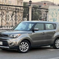 كيا صول 2019  وارد امريكي  حادثهه  جاملغ وبنيد وشويه بالباب بدون ايربا...