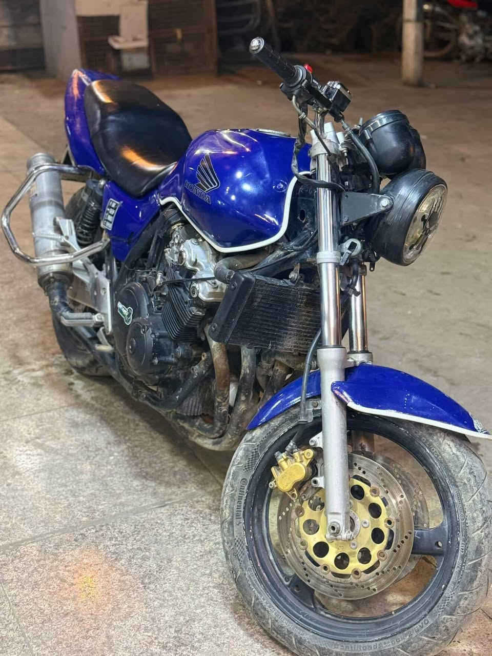 السلام عليكم
دراجه سيبي فور جيل ثاني
أوراق كامله كما موضح بالصور كمرك مدفوع
الدراجه ابلادي على وضع الشركه
تاتيرات زوج جدد
العنوان بغداد جميله
السعر 1500 مليون ونص وبيهه مجال
للاستفسار ***********
