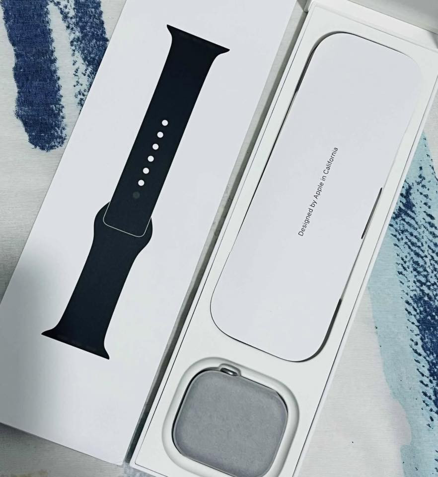 ساعه ابل 

جيل 11  حجم 46 

بطاريته 100 نظافته 100 

استخدام اقل من 10 ايام بعدها جديده 

ضمان سنه بيها سعرها 550 الف مكاني البصره
للاستفسار وتس ***********
