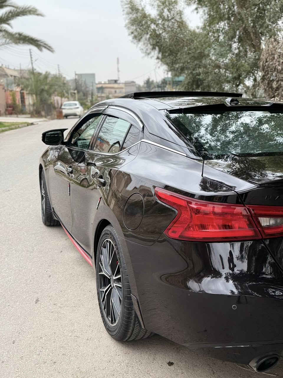 السلام عليكم ماكسما 2017 بلتينوم 
فول الفول 1/1 
بانورما كشنات خزن 
تبريد تدفئ الكشنات 
بردة خلفية كهرباء 
لايت زينول اصلي 
كشنات جلد اشارة ترحيب 
انارة سبع الوان الداخل اصلي 
السيارة  اعلى فائة عشاق الموصفات بس يعرفون شنو ماكسما بلتينوم هزة وسنوية جديدة  السيارة بدون ايرباك ضراررها دعامية اربع اصابع بل جاملغ الامي بخ فقط 
محرك وكير ويرمني كلها شرط فقط طخم الكدام بي طقة 
بيها مكانت بارد عندي السونر مالها 
الشراي *********** حرمات ينكشف سعرها بل عام 
السيارة مال جني مو مال بيع وشرا  
مكان السيارة موصل حي المصارف
