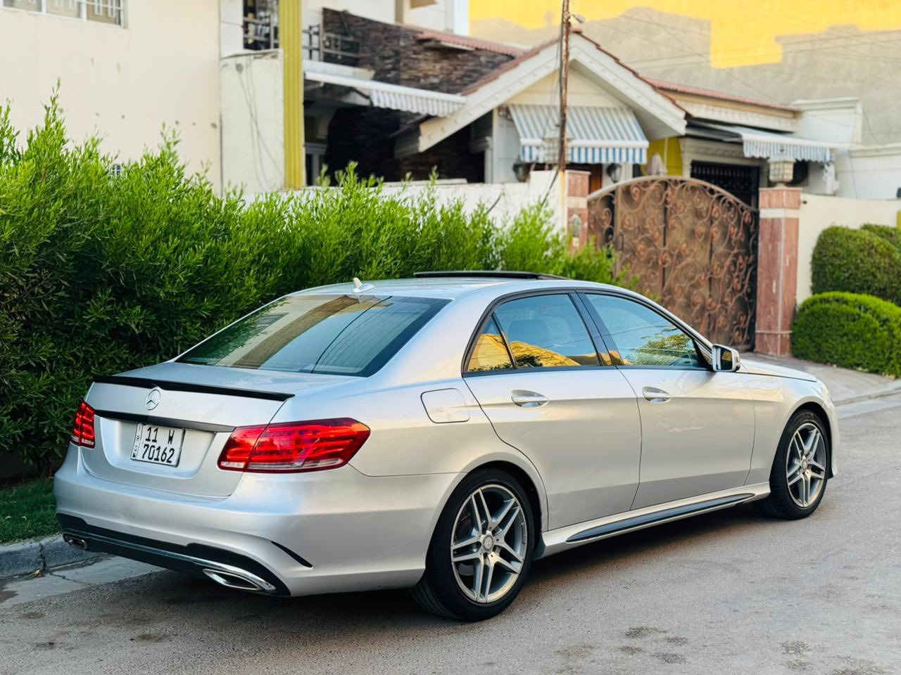 ‏مرسيدس E350
موديل 2014 
ماشيه 101  
نوع الدفع : تو ويل . 
بصمة تشغيل
4بصمات ابواب
سلايد
جنطه كهرباء
كشنات تدفئه + كهرباء + وخزن ميموري 
داخل لد 64 لون متغير
نقطه عمياء + رادارت جانبيه
كروز سرعه + ستيرن كهرباء جميع الجهات  
شاشه بلاد كامره خلفيه بلاد دواره
سماعات هارمن كاردن
برده خلفيه كهرباء
تجاوي خلفيه كهرباء
ضرر دعاميه وبنيد بدون دواخل 
 صبغ فقط بنيد  فقط
نظام اوتو هولد
ماوس 
السعر / 187 بيها مجال بسيط 
رقم صاحب السيارة 
0771 724 7914
