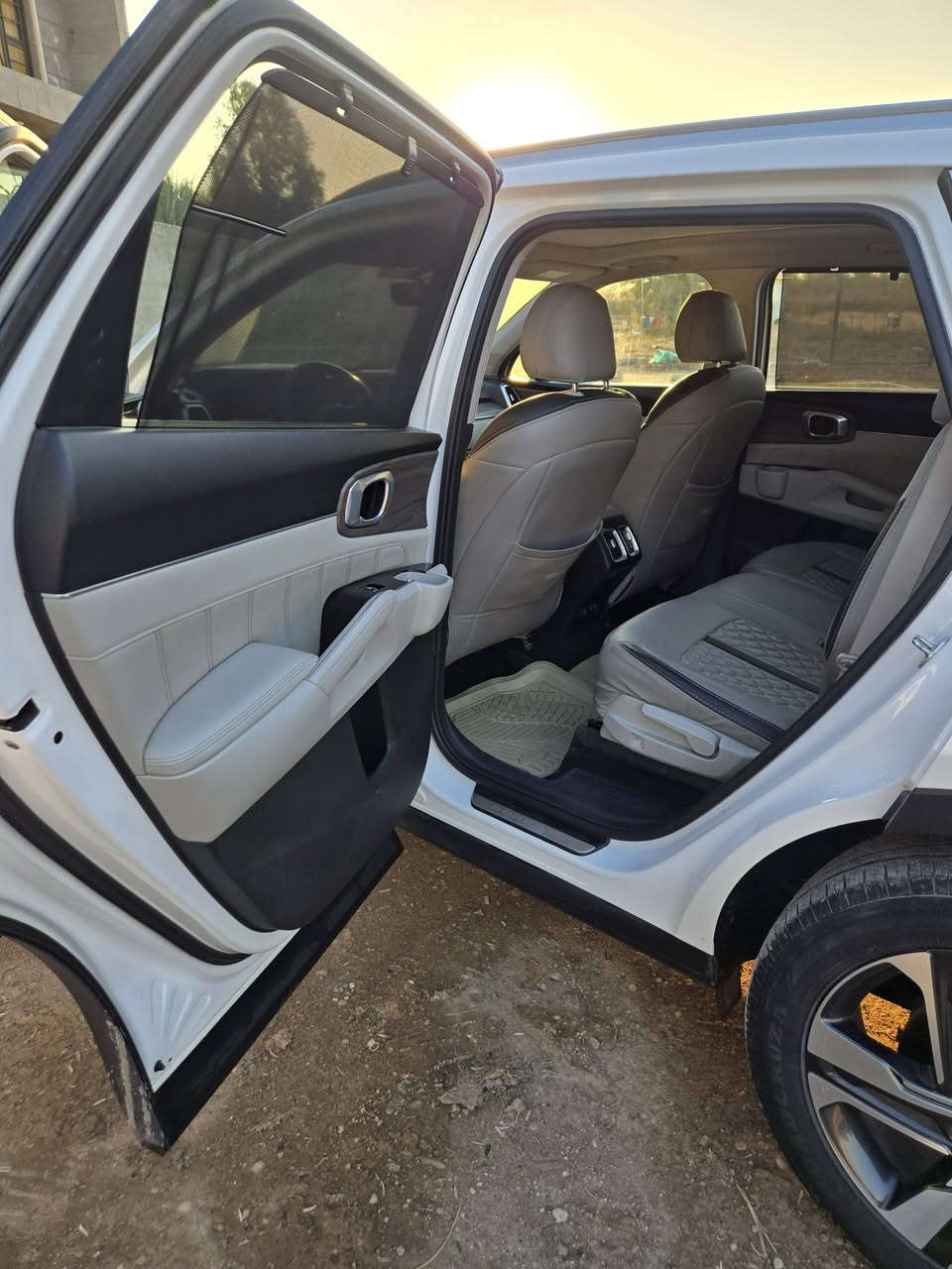 السلام عليكم
للبيع
كيا سورنتو موديل ٢٠٢٣ خليجي
فول مواصفات
ماشية ٢٧
رقم بغداد 
بصمة تشغيل عن بعد
قمارة بانوراما
كراسي كهربا امامي خلفي
جنطه كهرباء
كير ماوس
سايد برك بصمة
كشنات كهرياء
كامرات امامي خلفي 
شاحن لاسلكي للهواتف
شفتات ستيرن
تحكم استيرن فول
اربع انضمه قياده
صندوك كهرباء
مري شفط  
شاحن واير ليس 
ستة سلندر 
سبعة راكب
حساسات
 وبيه بعد هواي مواصفات
ملاحضه السياره بيهة بارد كلش قليل اثر رصعات ٢ بكد الأضفر والباقي كله مكفول محرك كير صبغ مكفولات سياره كلش جديده وحلوه بالحقيقه احله من الصور وشايف بيه كل الخير والبركه الياخذه
السياره بأسمي تحويل مباشر

السعر٢٩٥ وبيهة مجال بسيط 
مكان السياره واسط قضاء العزيزيه 
***********
***********
