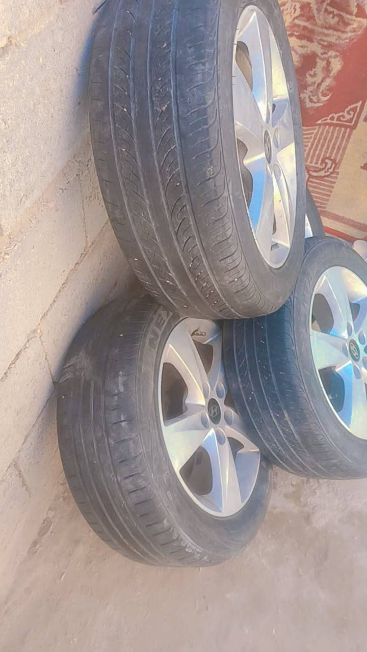 السلام عليكم تخم تاير النترا انظاف شوفه عينك الحجم 15 للبيع بكان الرميثه ***********
