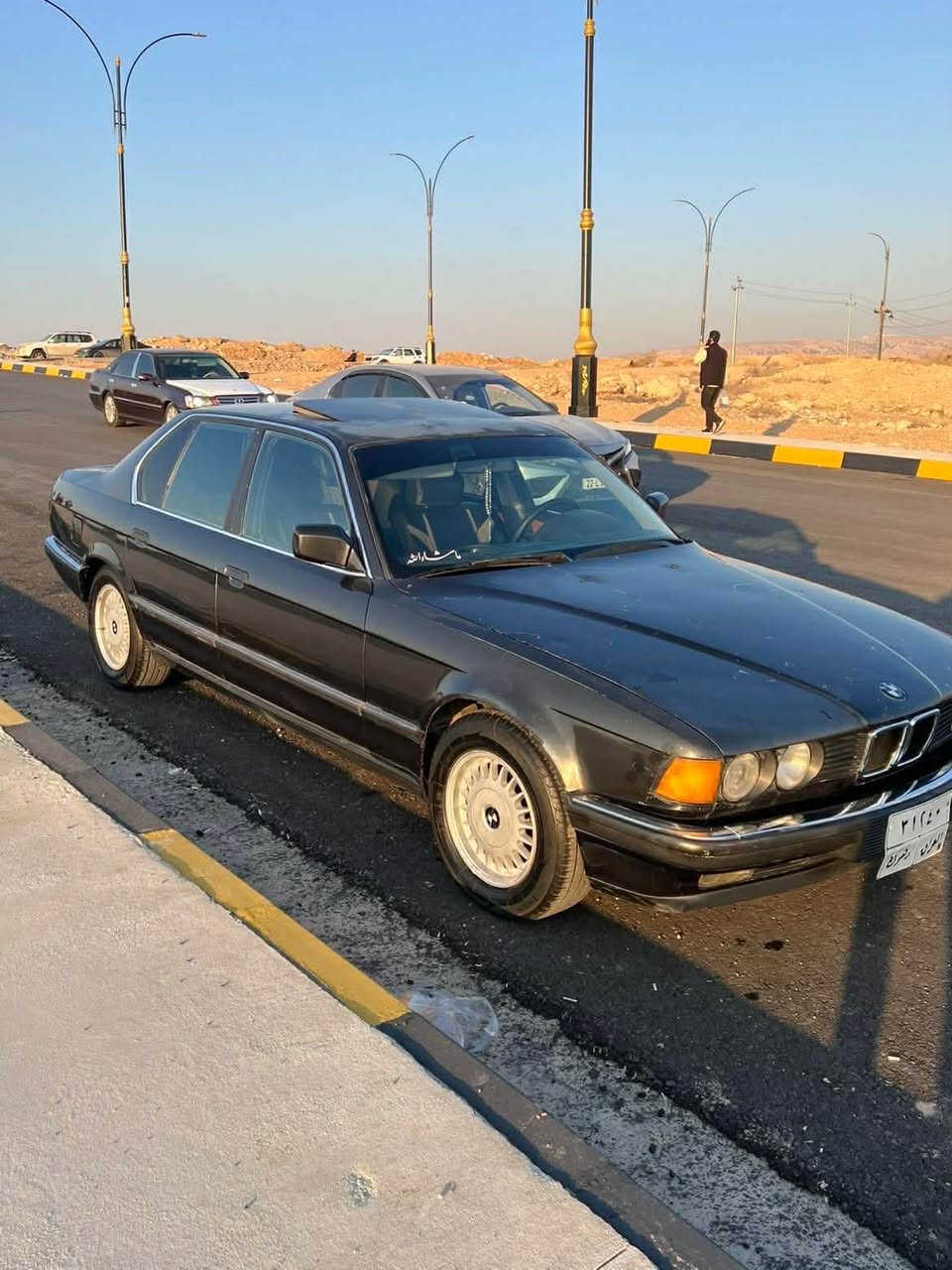 بي ام 730 كير عادي 
موديل 1991 
بدون دعم بدون صبغ وضع شركة 
طخم تايرات جديد
 داخل وضع شركة 
مكينة كير شرط
تبريد تدفئه شغال
سلايت كهربائيات شغال
تحويل وكالة شرط
مابيها مصرف كلشي جاهز وضع شركة
مكان السيارة دوميز /دهوك
السعر 47 ومجال 
شراي اتصل 
رقم صاحبها *********** دهوك, العراق

