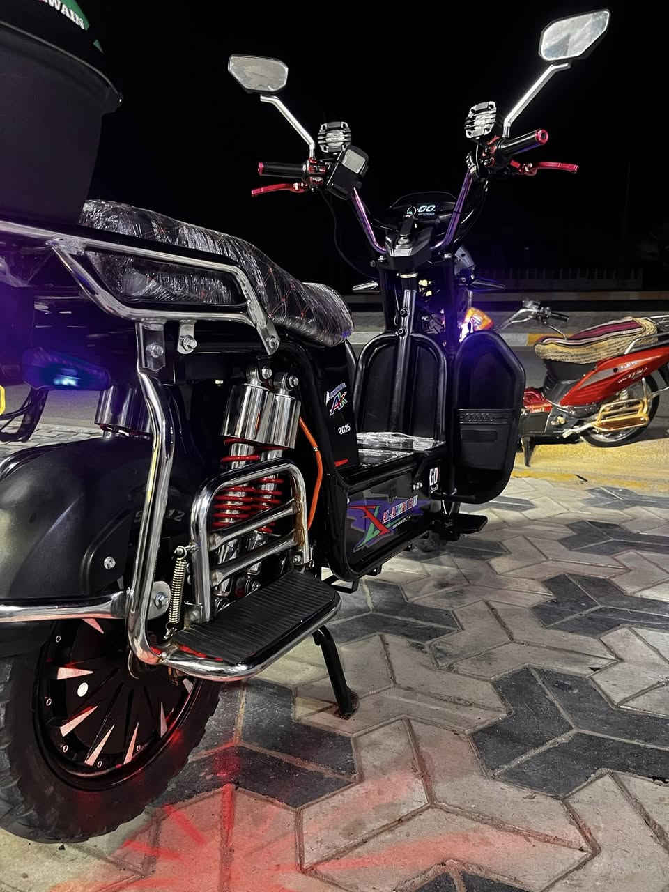 السلام عليكم دراجة جبلي للبيع موديل 25
بطاريات على الفحص فول مواصفات ثلاث انضمت تشغيل سماعات بلوتوث لايت عالي ناصي هورن دبل إشارة مثبت سرعة موطور نضيف وجديد ومستعمل شي قليل بطاريات الواي 32 انبير وعلى الفحص 

مكاني فلوجة شارع ستين 

لاستفسارات ***********
