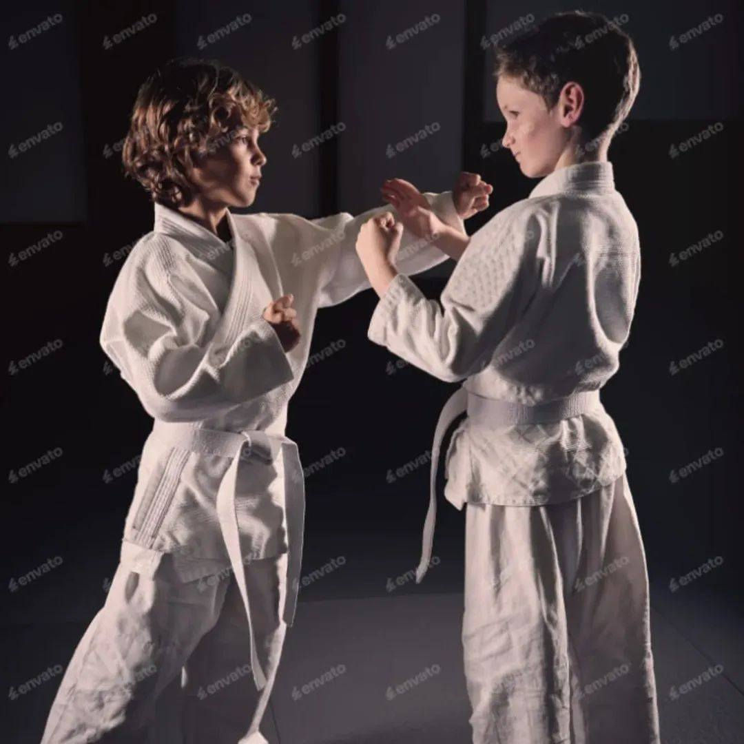 يعلن مركز الفنون القتالية التخصصي في نادي الاعظمية الرياضي داخل قاعة كرة السلة الطابق الثاني 
يستقبل كافة المشتركين الجدد ولكلا الجنسين في رياضة الكاراتية الشوتوا كان ايام التدريب كل يوم  الساعة 4 عصرا  إلى 5 والنصف مساءا علما ان نهاية الدورة توزع جوائز وهدايا للاعبين مع شعادة تقديرية  للاستفسار اكثر الاتصال على الرقم *********** المدرب باسل سلام هاشم
