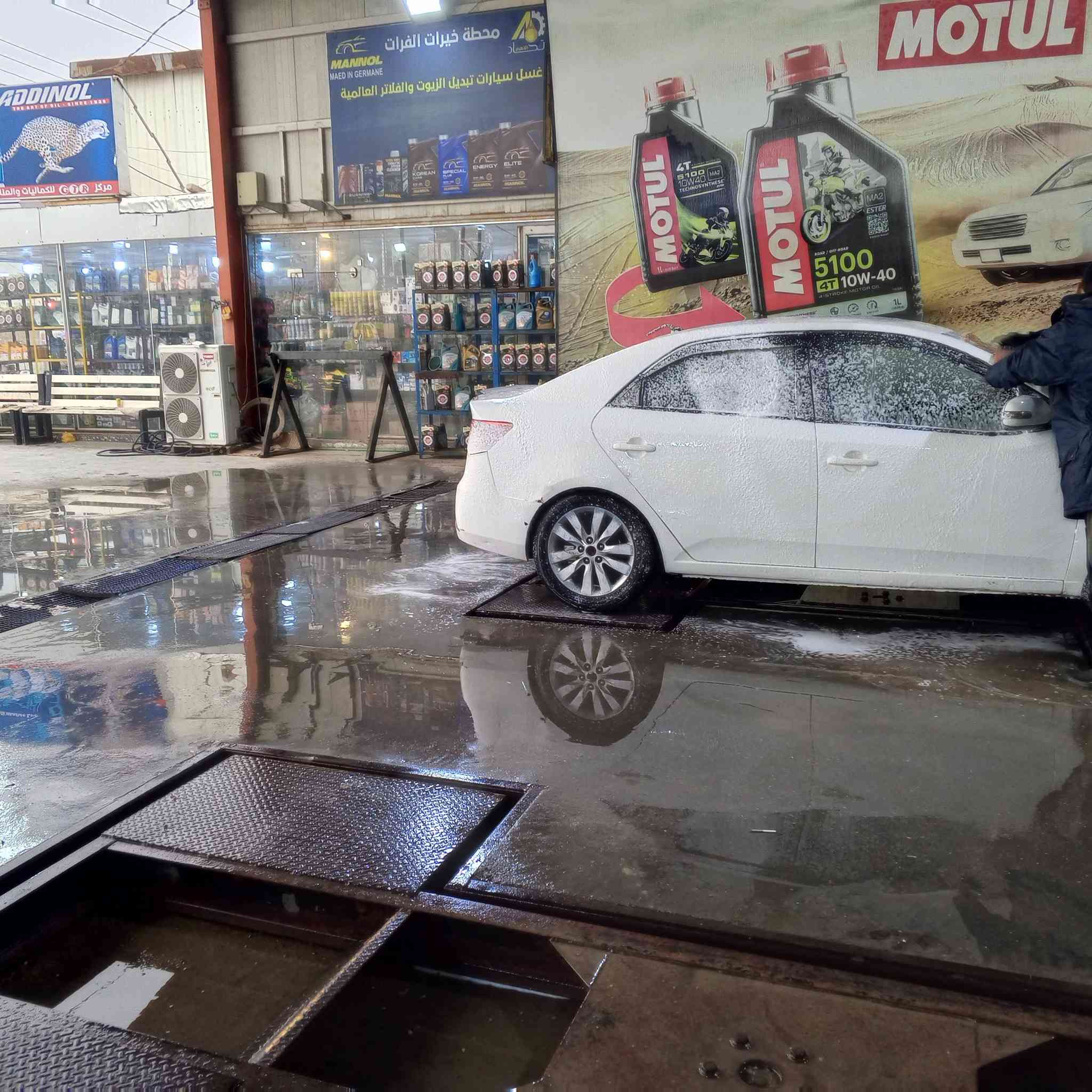 سلام عليكم سيراتو للبيع موديل 2010محدث2013تخم تاير جديد باتري صدر جديد كير محرك مكفول تدفئه وتبريد جديد سياره بسمي سنويه جديده ثاني يوم احول سياره شماليه لاستفسار متواجد فقط سيمكارت***********
