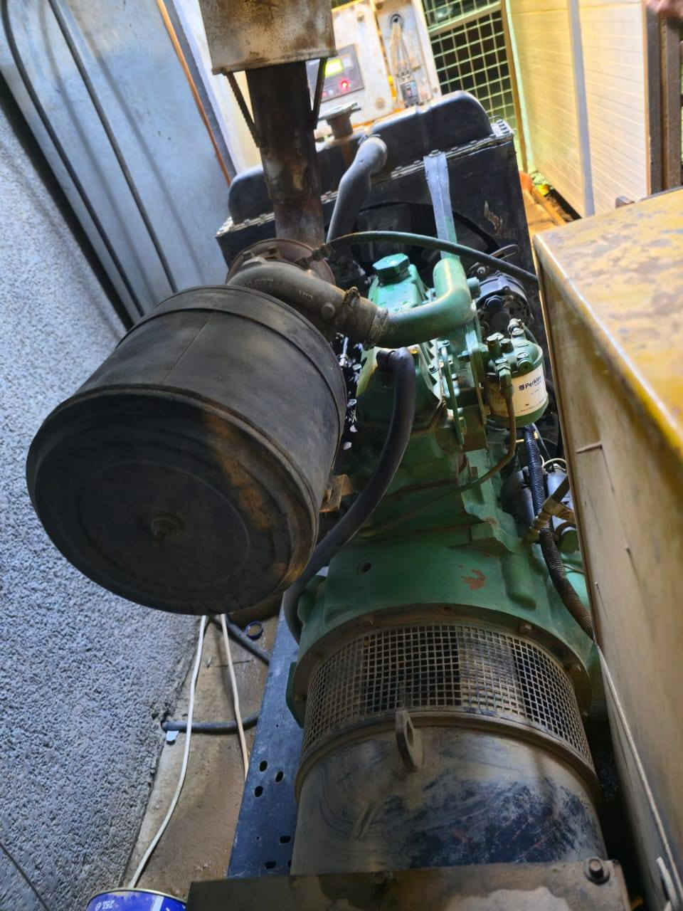 جوندير ٤ بستم سوبر ٦٠ كيفي 
بلادي ممفتوح بلادي محرك وداينمو لا تنقيص لا تبخير برودكشن حمايه إطفاء وتشغيل جاهز اي نقص مابي 
وحاليا شغال على مزرعه وخير من الله شرط الحمل/ للاستفسار الاتصال بلرقم/***********
