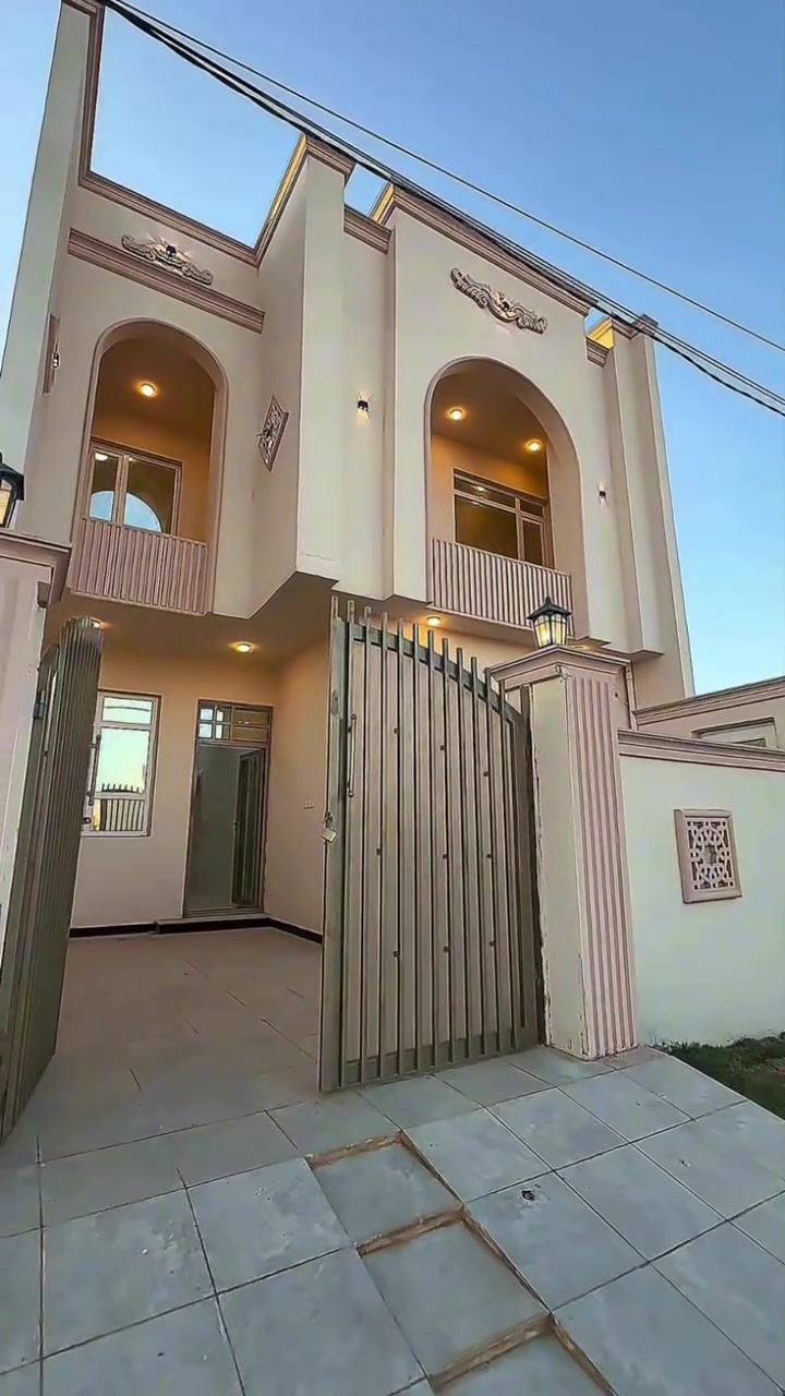 ✨ عرض العيد ✨
دار سكنية حديثة للبيع بتفاصيل مدروسة وتنفيذ بإشراف هندسي يضمن الجودة والدقة بكل زاوية 🏡
📍 الموقع:
الديوم – التصنيع قرب الدفاع المدني
📐 المساحة:
١٥٠ متر مربع
الأبعاد: ٧.٥ × ٢٠
▪️ ٤ غرف نوم مريحة
▪️ ٤ حمامات بتشطيب متكامل
▪️ سطح شتايكر مع عزل فلين
▪️ واجهة لبخ حديثة مع تطعيمات فلين
▪️ بناء حديث وتنفيذ هندسي مرتب
دار مناسبة للسكن العصري والراحة العائلية، بتفاصيل تعكس الفخامة وجودة التنفيذ ✨
📞 للاستفسار:
***********
***********
📍 أو زيارة موقع مكتبنا: الديوم – شارع ٦٠
