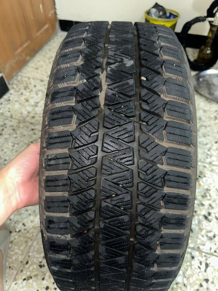 تايرات BRIDGESTONE اصلي ياباني للبيع عدد 3 215/55/17 ممستعمل هواي بعدهن جدد
***********
