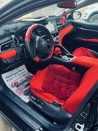 Toyota Camry SE AWD لون اسود موديل 23  مسافه مقطوعه. 85 كيلو  مواصفاته...