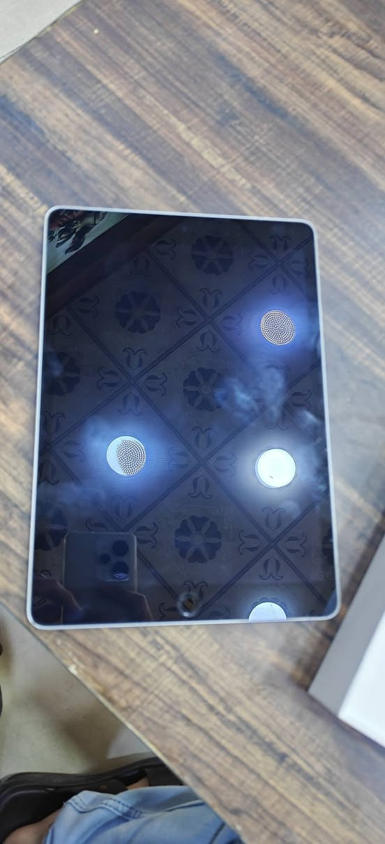 سلام عليكم لبيع
لبيع بطاريتة 92 ايباد جديد شخط مابي نضيف كامل ملحقات 
رقم الهاتف ***********
***********
