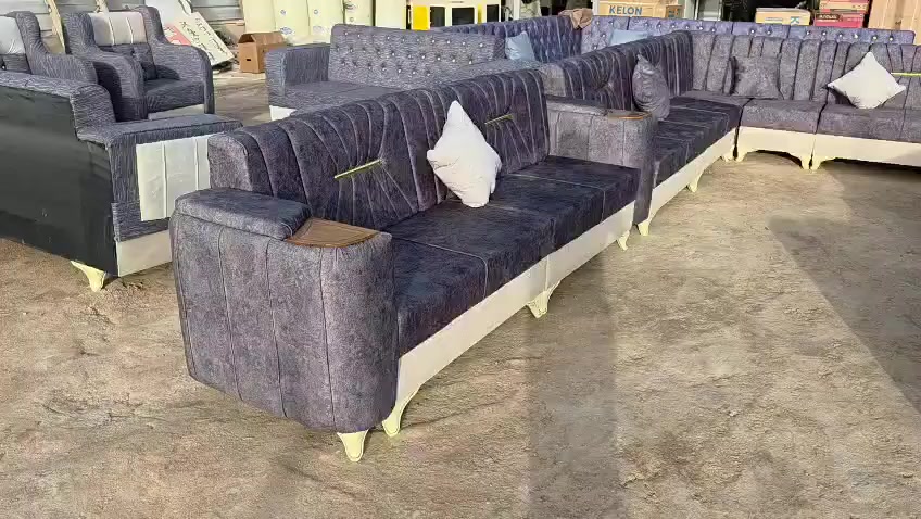 تخم ديوان جديد  ..
زاويتين عشرين نفر  ١٤ متر 
١٢ قطعه اللون رمادي ومتوفر غير الوان ..
بلاويد اسود هيكل كامل شرط ثقيل مو سوكَي .
يفرش ديوانيه ٦ امتار او  ٧ امتار  .  
متوفر اكثر ٣٠ مقعد ثلاث زوايه لحد ٤٠ مقعد ..
العنوان بداية فرع ابو الماش الجهه اليسار مقابل افران ومعجنات الحوراء ومقابل صيدلية عبدالرحمن ..
***********
*********** وات ساب ..
متواجد وره الفطور ل ١١ بالليل
