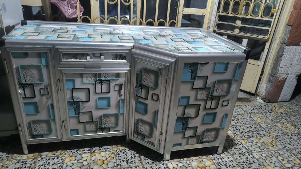 متاح كاونتر نظيف وشغل اولى قديم وثقيل السعر 150 وبي مجال قليل وطباخ نظيف اربع عيون فرن شغال وناره زركه خير من الله سعر 85 وبي مجال ومبرده المتين حجم كبير اخت الجديده سعرها 200 وبيها مجال قليل بس الشراي يتصل اخوان عجبك السعر بخدمتك ما عجبك كول الله يرزقك تحياتي لكم مكاني طوريج حي الجمعيه رقم الهاتف ***********
***********
