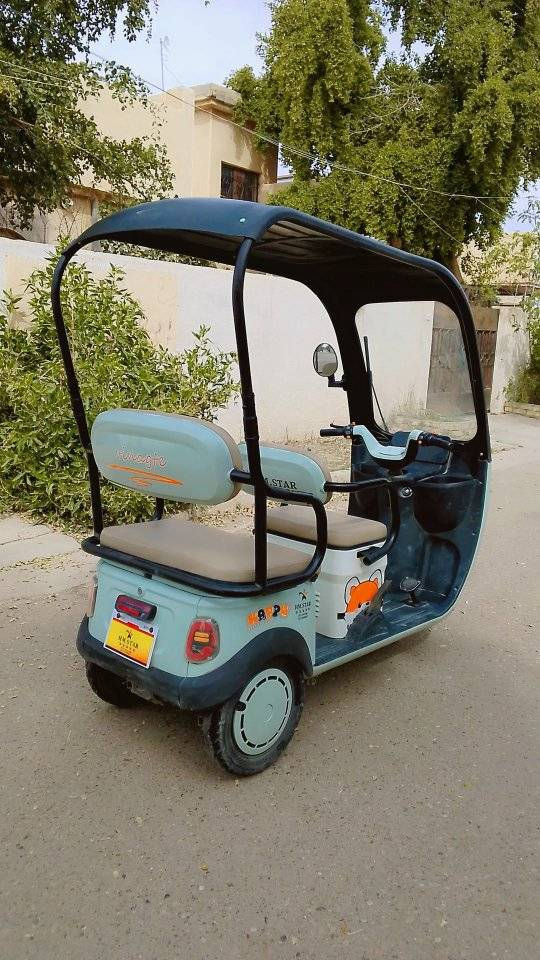 السلام عليكم...للبيع تكتك شحن مواصفات جيده تحتوي على 6 بطاريات وتحتوي على نضام RوD وتحتوي على ضوء عالي . ناصي. واشاره يمين  ويسار .. وغيرها من المواصفات السعر... مليون وربعميه...وبيه مجال. للأستفسار الاتصال على الرقم***********
