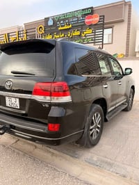 اخوان لاندكروز جكساره (📍للبيع او مراوس📍)  موديل (2009 محدث 2021) رقم ب...