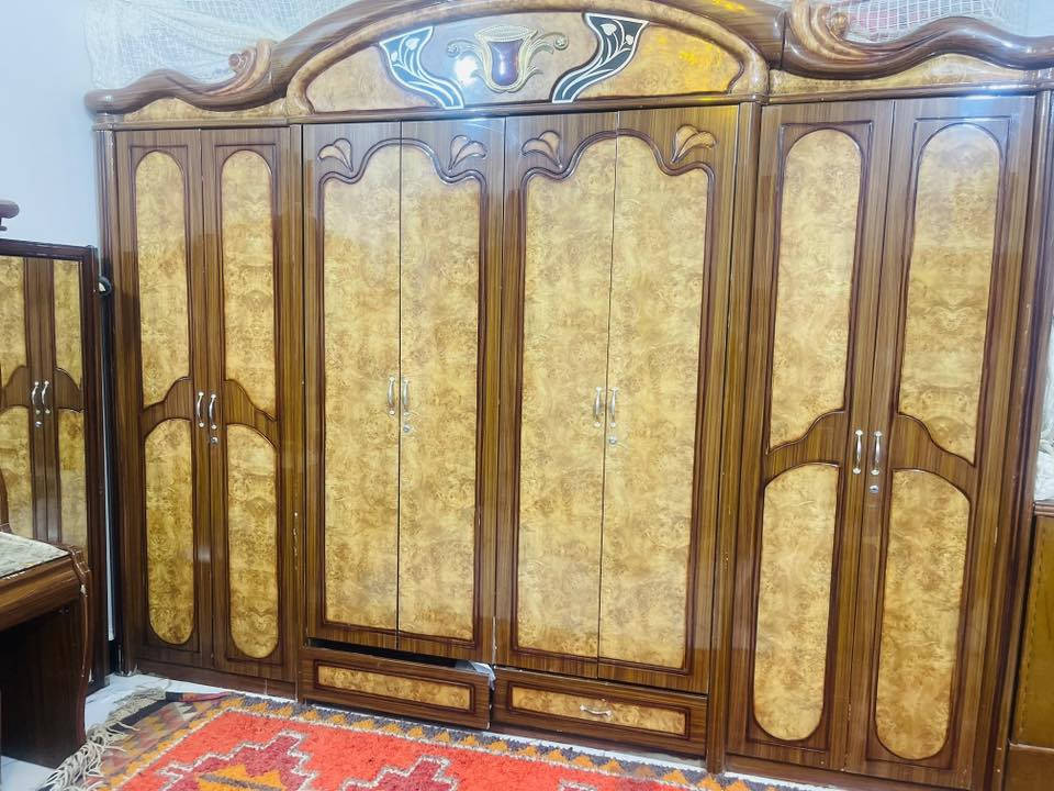 للبيع غرفه اخشاب مالزيه نضيفه كامله سعره ٢٥٠وبيه مجال مكاني قضاء رفاعي شراي يعلق وجي خاص رقم صاحبه ***********
