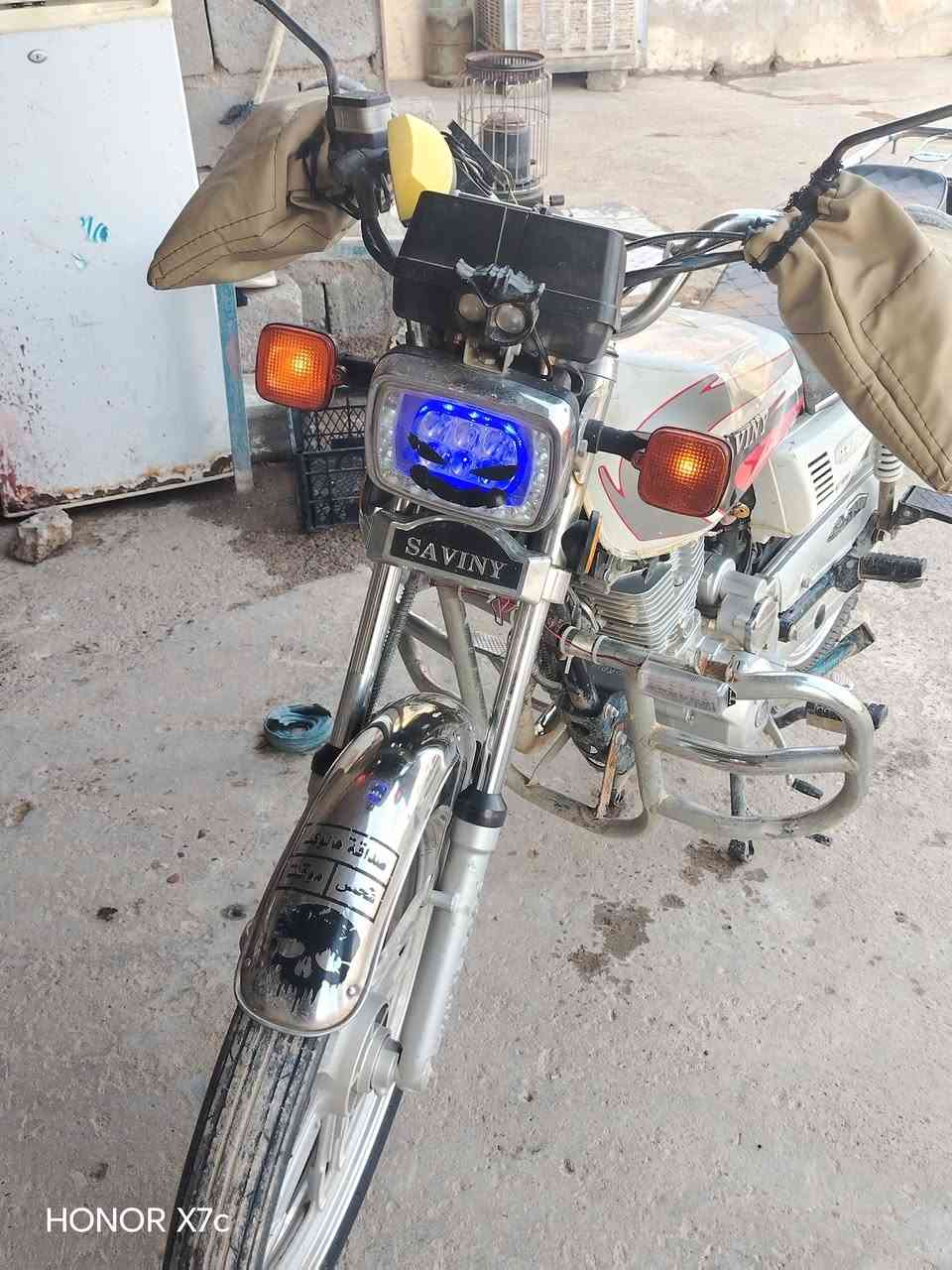 السلام عليكم موطور للبيع او مراوس 

سافين 2021نضيف حيل

محرك شرط ما مفتوح لا صرف ولا صوت صافي شركه كهربايات كلها شغاله سويجات بلاديه  وياله كلها جديد تواير جدد نشاط فول نضافه موطور مال جناي ما بي نقص خلاص السعر 500وبي مجال ***********
