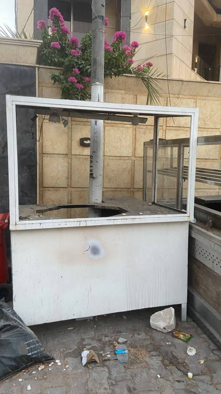 غراض مطعم للبيع حماية وطباخات نضافتهن حلوة وشغالات تواصل وتدلل
***********
